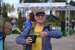 Дмитрий Булавинов с&nbsp;персонифицированным саженцем